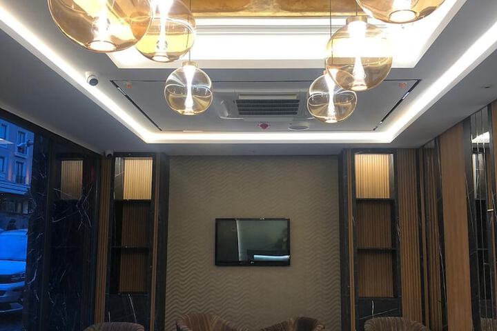 Room 16 of 27