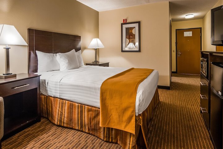 1 Queen Accessible Bathtub Grab Bar Work Desk Microwave, Refrigerator Full Breakfast (5 of 8)