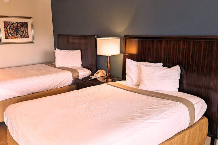 Deluxe 2 Queen Beds (4 of 5)