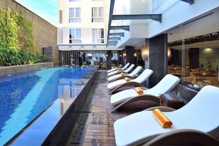 Hotel Pool