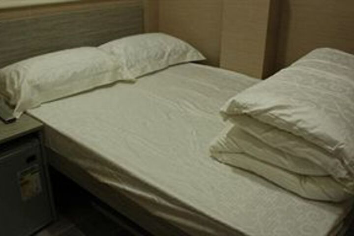 Room 7 of 14