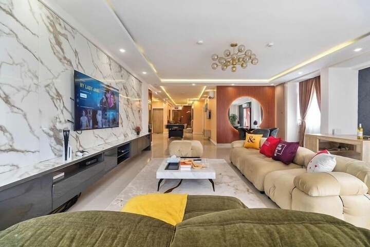 Room 10 of 29