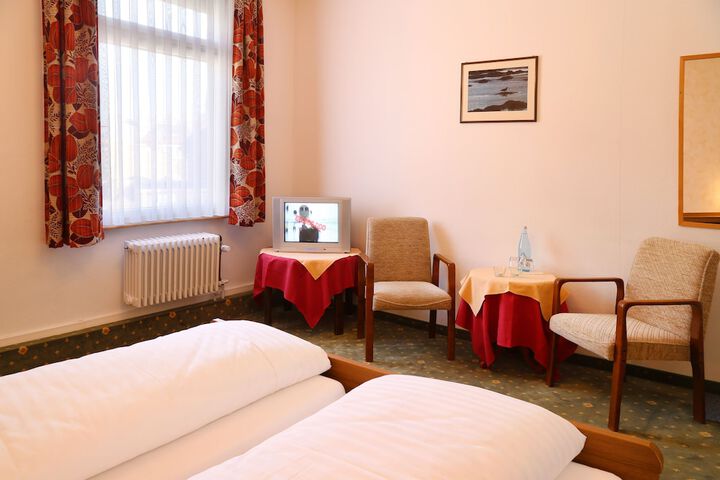 Room 3 of 43