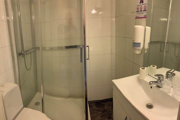 Room 7 of 25