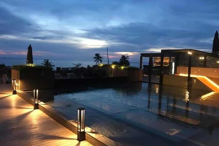 Hotel with Pool