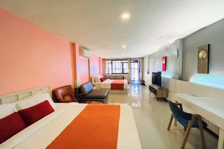 Room 32 of 211