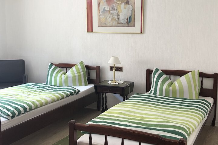 Room 4 of 37