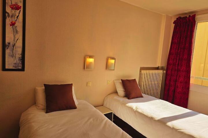 Room 14 of 37