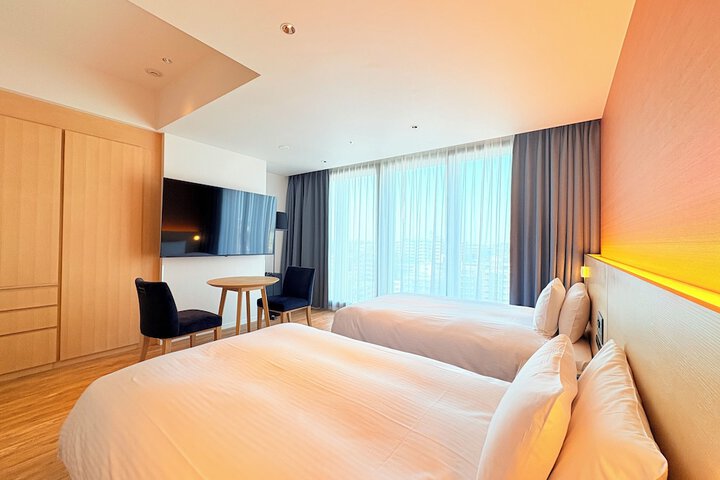 Room 33 of 53