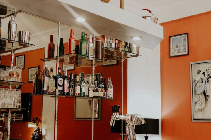 Lounge 89 of 148