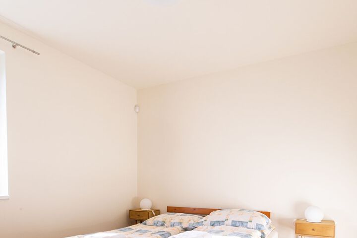Room 32 of 194