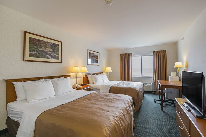 Queen Bed Accessible (2 of 10)
