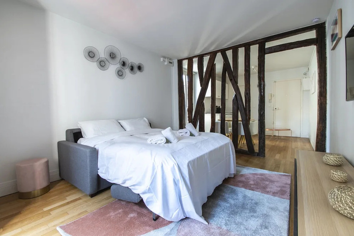 Room 2 of 10
