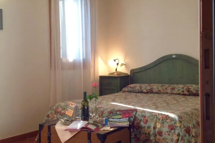Room 6 of 17