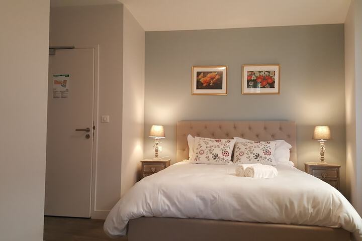 Room 5 of 62