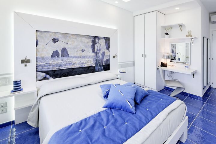 Room 3 of 32