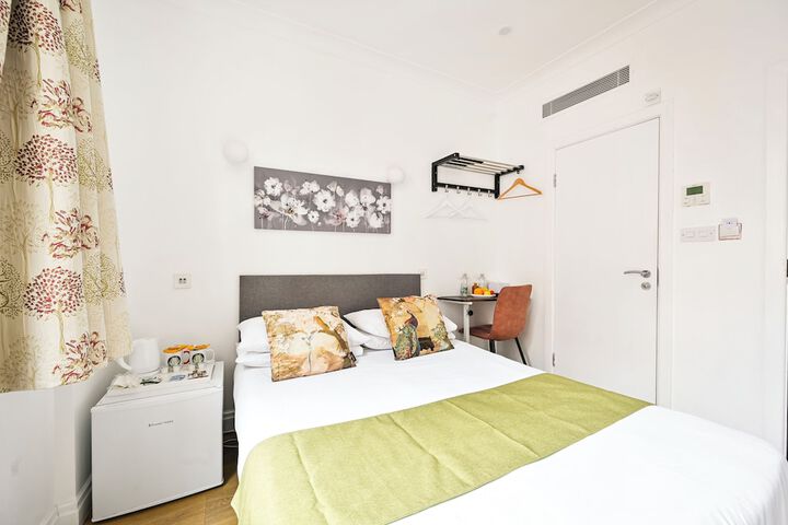 Room 42 of 79