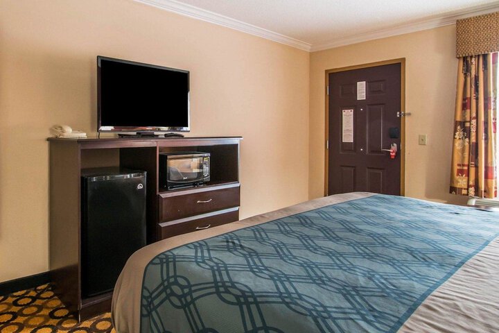 1 King Bed (10 of 14)