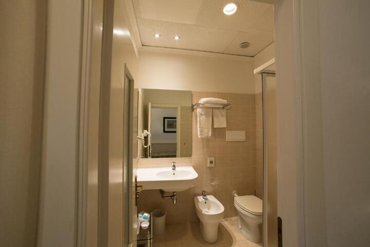 Room 18 of 52
