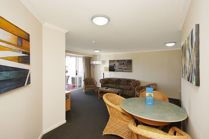 Room 12 of 127