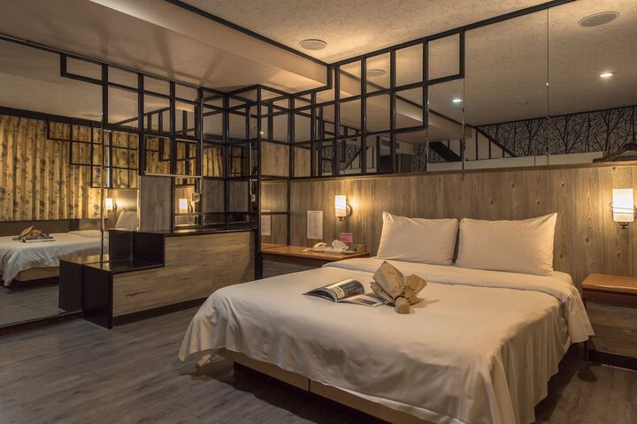 Room 5 of 21