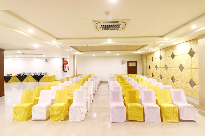 Ballroom/Hall 35 of 39