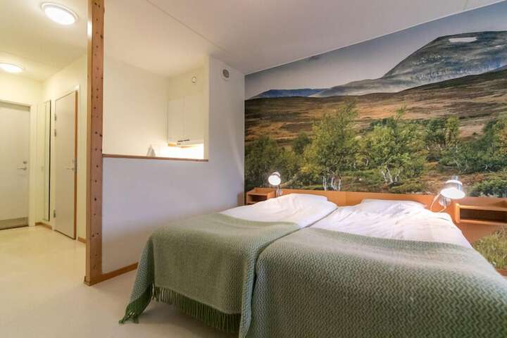 Room 13 of 80