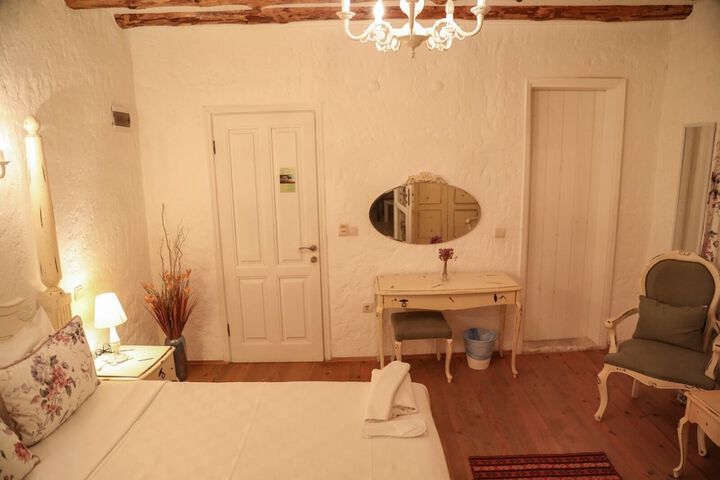 Room 4 of 35