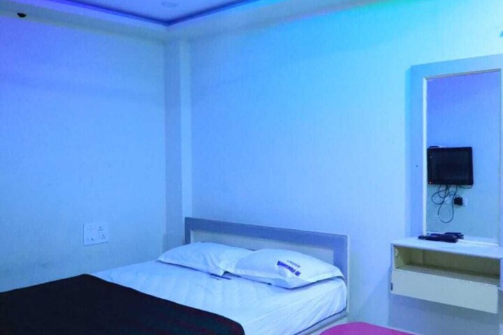 Room 4 of 14