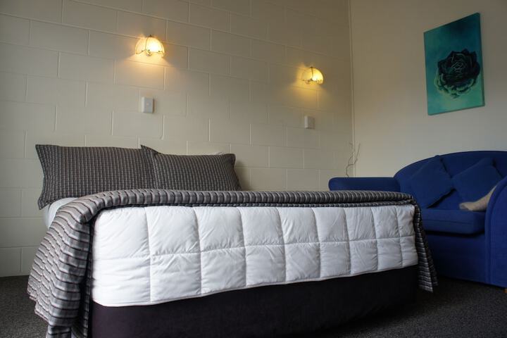 Room 4 of 27
