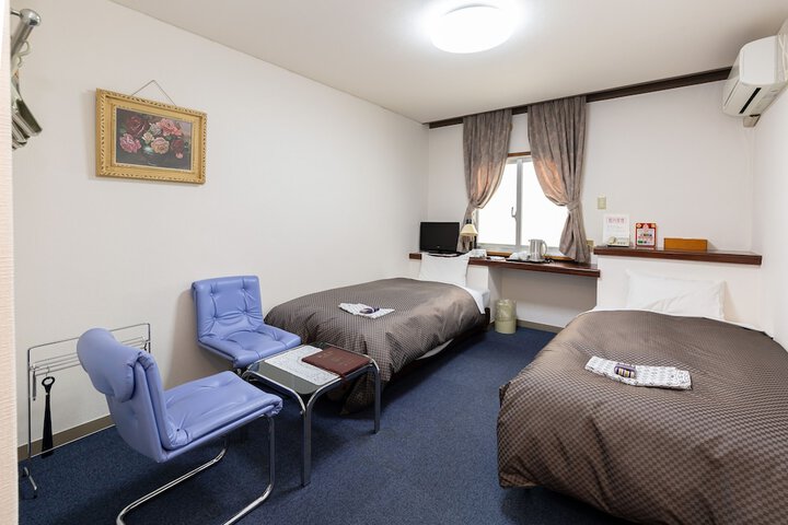 Room 11 of 48