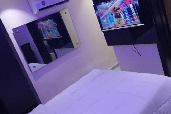 Room 14 of 33