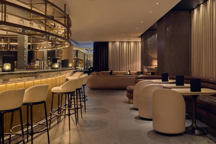 Lounge 110 of 117