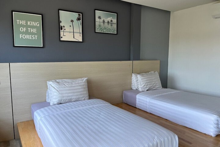 Room 15 of 33