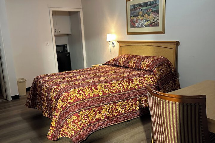Room 2 of 4