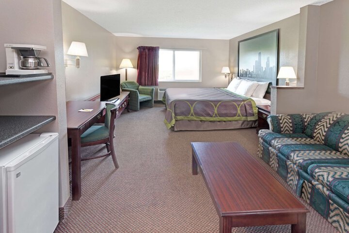 1 King Bed (3 of 28)