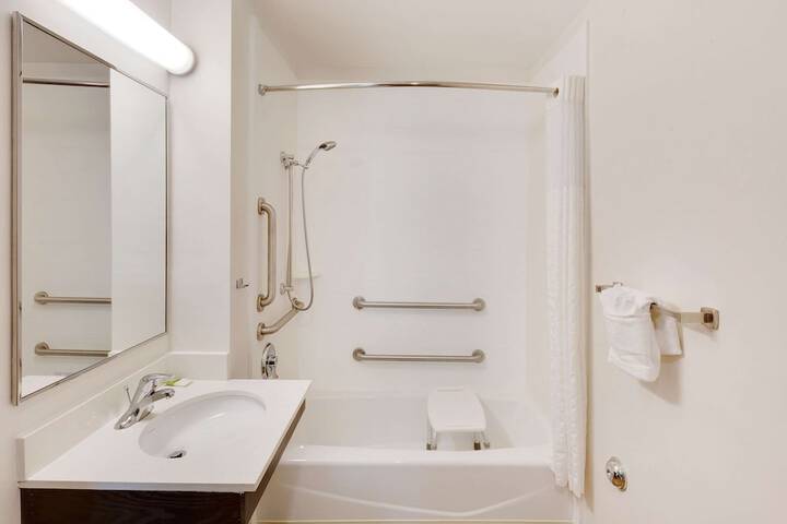 Queen Bed Accessible (6 of 13)