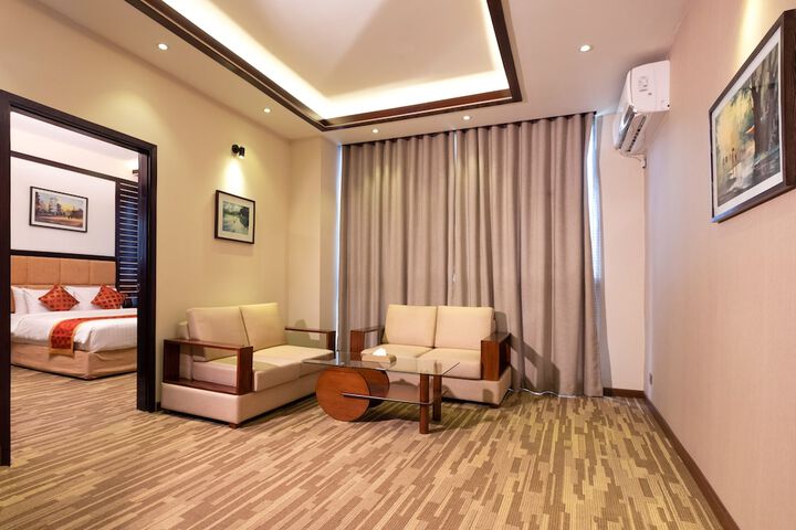 Room 9 of 36