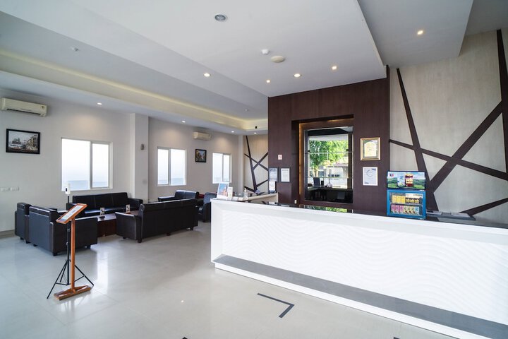 Hotel Lobby