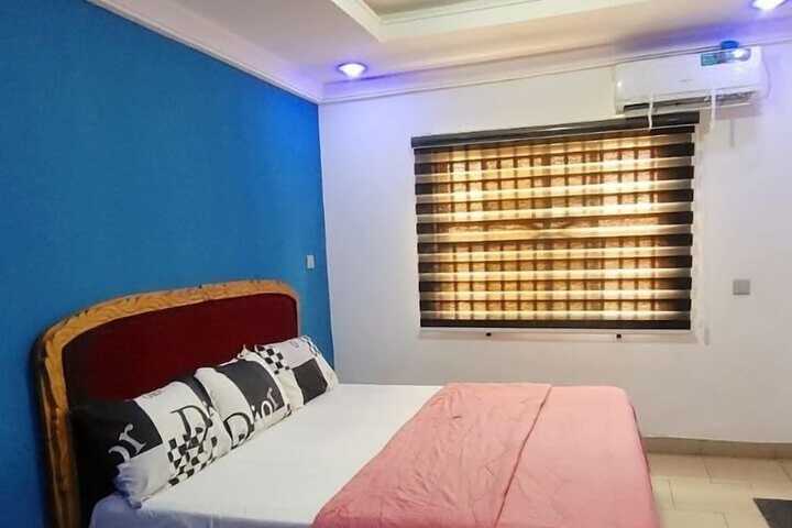 Room 3 of 8