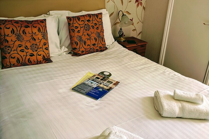 Room 10 of 40