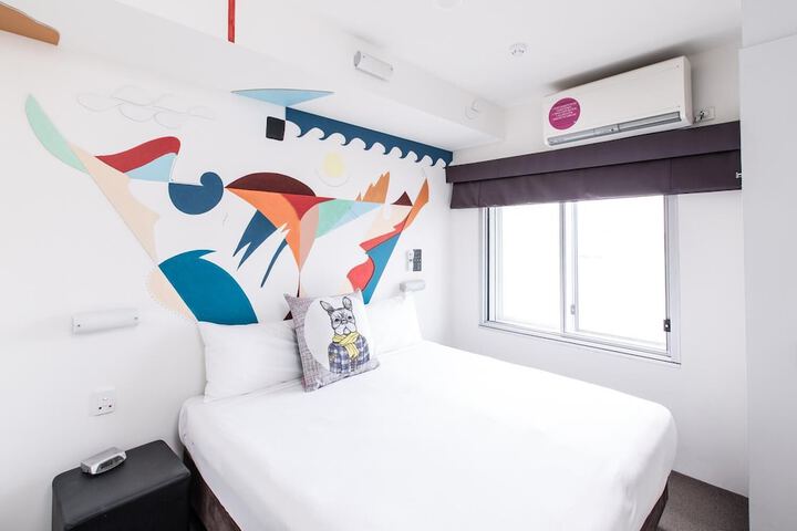 Room 16 of 36