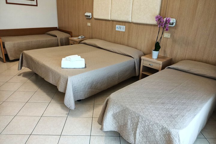 Room 13 of 66