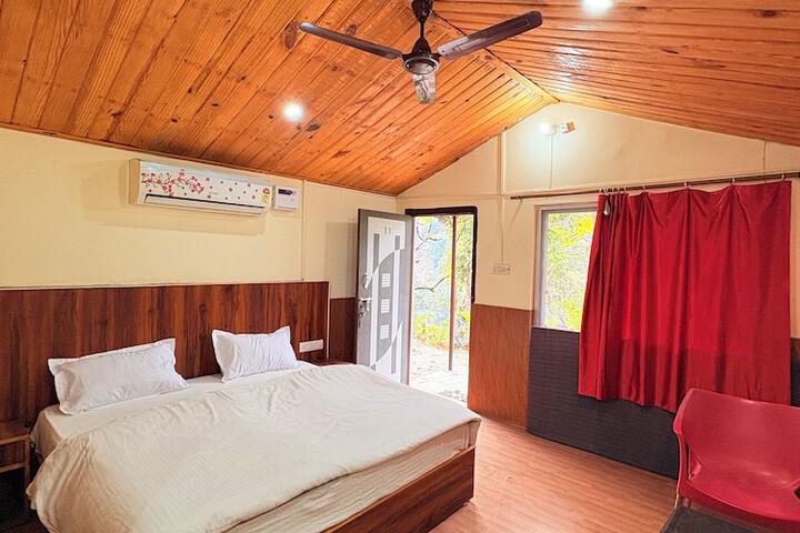 Room 2 of 9