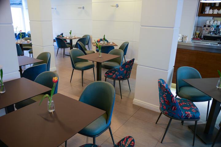 Dining 54 of 87
