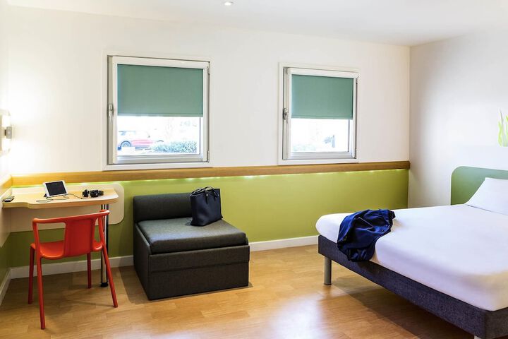 Room 15 of 40