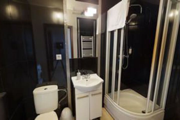 Room 2 of 9