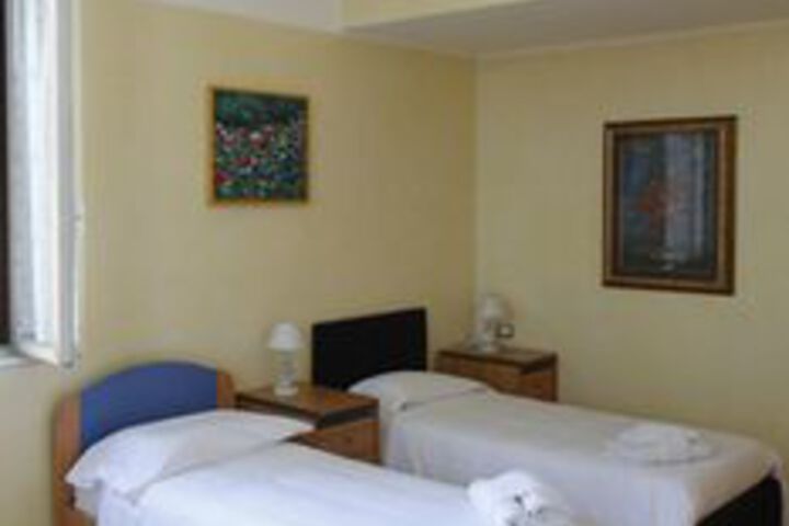 Room 20 of 37