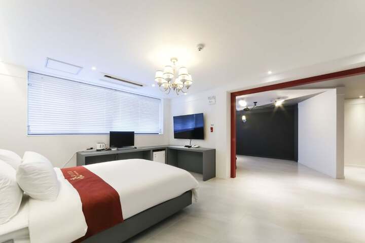 Room 18 of 60