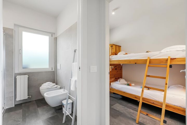 Room 2 of 37